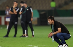 HLV Kim Sang-sik giải thích lý do không ăn mừng cùng U23 Việt Nam