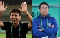 Báo Hàn so sánh cách HLV Kim Sang-sik và Lee Min-sung trở về từ U23 châu Á