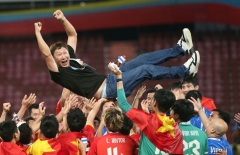 Truyền thông Indonesia nói điều bất ngờ khi HLV Kim Sang Sik không nhận HCV