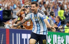 Messi phá kỷ lục mọi thời đại, Argentina thẳng tiến vòng knock-out