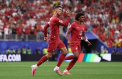 CHÍNH THỨC: Ronaldo lập kỷ lục mà Messi không thể chạm tới