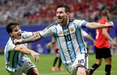 Messi chuộc lỗi, Argentina tạo màn ngược dòng điên rồ vào tứ kết