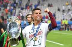 Ronaldo có động thái đầu tiên về EURO sau thất bại World Cup