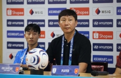 Trực tiếp HLV Kim Sang-sik họp báo trước trận Malaysia - Bán kết AFF Cup 2026