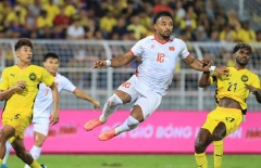 NÓNG: Trọng tài Nhật Bản có thể hoãn trận Việt Nam vs Malaysia vì mưa, sét