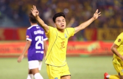 Vừa được dự ASIAD, tiền vệ U23 Việt Nam lập ngay cú đúp sau 4 phút