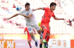CĐV Uzbekistan đồng loạt nhắc Việt Nam khi thua U23 Trung Quốc ở loạt luân lưu