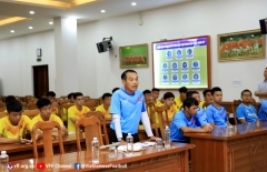 Quyền chủ tịch VFF Trần Quốc Tuấn gặp gỡ và động viên U19 Việt Nam