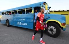 Curaçao gây sốt với màn di chuyển bằng xe buýt không cửa sổ trước World Cup 2026