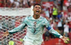 Ronaldo đã làm gì trước khoảnh khắc Ramos đưa Bồ Đào Nha đi tiếp?