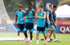 Tiền vệ ngôi sao Tây Ban Nha muốn hạ gục Messi bằng 'chiêu độc'