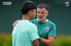 HLV Thái Lan bất ngờ khi Kim Sang Sik muốn Xuân Son ghi hat-trick