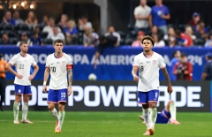 Điểm nhấn thẻ đỏ, chủ nhà gục ngã cay đắng trước Panama