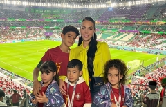 Vợ Ronaldo quên mặc một chi tiết quan trọng khi đến cổ vũ Ronaldo