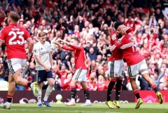Bruno Fernandes san bắng kỷ lục, MU thắng kịch tính trên sân nhà