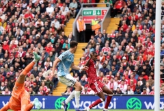 Anfield dậy sóng, Liverpool thoát thua sau màn rượt đuổi 4 bàn