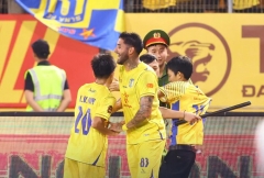 Trực tiếp bóng đá Hà Nội 0-2 SLNA: Ngoại binh phản lưới nhà
