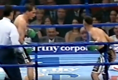 VIDEO: Nhà vô địch Boxing vừa nhảy vừa đánh, làm nhục đối thủ ngay trên võ đài