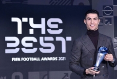 Đánh bại Messi và Lewandowski, Ronaldo đoạt 'giải thưởng đặc biệt' của FIFA
