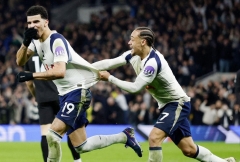 Man City dẫn trước 2 bàn vẫn mất điểm, tự tay dâng cúp cho Arsenal?