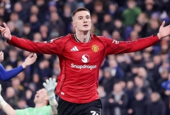 Đánh bại Everton, MU trở lại top 4 Ngoại hạng Anh