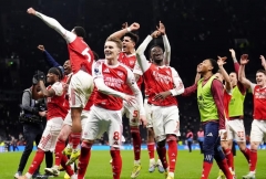 Arsenal chính thức đi vào lịch sử Ngoại hạng Anh