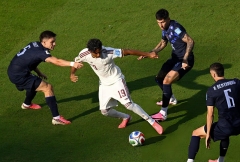Trực tiếp Uruguay 0-0 Tây Ban Nha: Uruguay tấn công tìm bàn