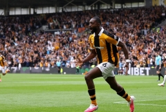 Trực tiếp MU 0-1 Hull City: Quỷ đỏ tấn công tìm bàn