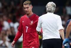 Báo Bồ Đào Nha phản ứng cực gắt khi Ronaldo bất ngờ rời ĐTQG