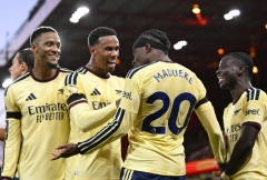 Arsenal chính thức đi vào lịch sử bóng đá châu Âu, bỏ xa các đội khác