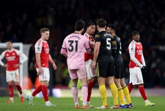 CĐV Arsenal đồng loạt đòi đuổi 1 ngôi sao sau trận thua MU