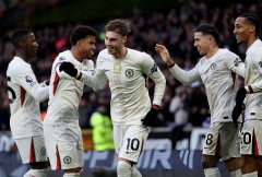 Cole Palmer lập hat-trick, Chelsea tiếp tục bám sát MU trên BXH
