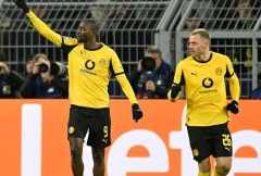 Dortmund chạm một tay vào tấm vé 16 đội Champions League