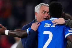 Jose Mourinho chỉ trích Vinicius: 'Sao không ăn mừng như Pele đi'