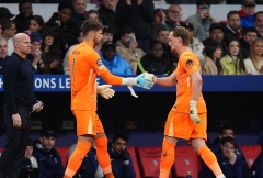 Thủ môn Tottenham 'muối mặt ' rời sân sau 15 phút vì bắt quá tệ