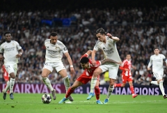 CĐV Real Madrid đồng loạt đòi bán 1 ngôi sao sau trận thua Bayern Munich