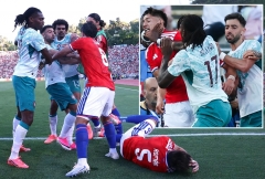 Đàn em Ronaldo tát cầu thủ Chile, sắp nhận án phạt nặng tại World Cup