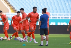 HLV Kim Sang Sik mài ‘vũ khí trên không’, Xuân Son và Đình Bắc chờ xé lưới Singapore