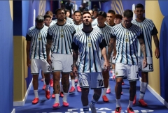 Cầu thủ Argentina đồng loạt phản ứng khi Messi tuyên bố giải nghệ