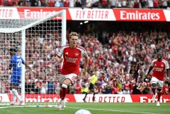 Arsenal ngược dòng nghẹt thở trước Chelsea