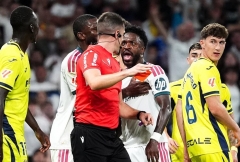 Vinicius nhận thẻ đỏ, Real Madrid vẫn thắng đầy bản lĩnh ở La Liga