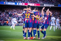 Trực tiếp bóng đá Galatasaray 1-0 Barca: Bất ngờ vươn lên dẫn trước