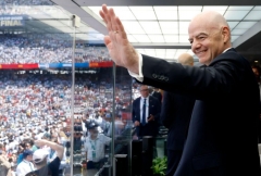 Chủ tịch FIFA bay vòng quanh Trái Đất 2,5 lần trong World Cup