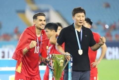 HLV Kim Sang Sik: 'Tôi xin nhận danh hiệu Nhà vua bóng đá Việt Nam'