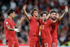 Ronaldo lỡ thời cơ vàng, Bồ Đào Nha vẫn khiến Xứ Wales nhận trái đắng