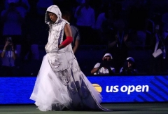 “Nữ hoàng thời trang Grand Slam” gây sốt với màn tri ân huyền thoại NBA tại US Open