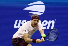 Zverev lại gây thất vọng dù giành chiến thắng vòng 2 US Open