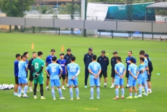 ĐT Việt Nam tập buổi đầu tiên chỉ có vỏn vẹn 10 cầu thủ