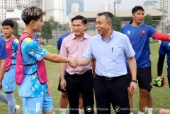 Chủ tịch VFF có hành động đặc biệt với hàng loạt thần đồng Việt kiều