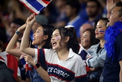 CĐV Thái Lan đồng loạt réo tên ĐT Việt Nam vì hòa thất vọng đội Tây Á